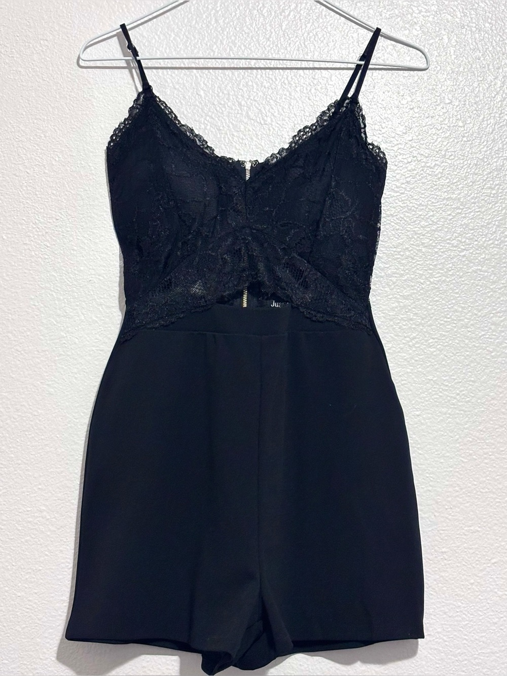 Justify Women’s Black Lace V-Neck Sleeveless Romper Zip Closure Size M